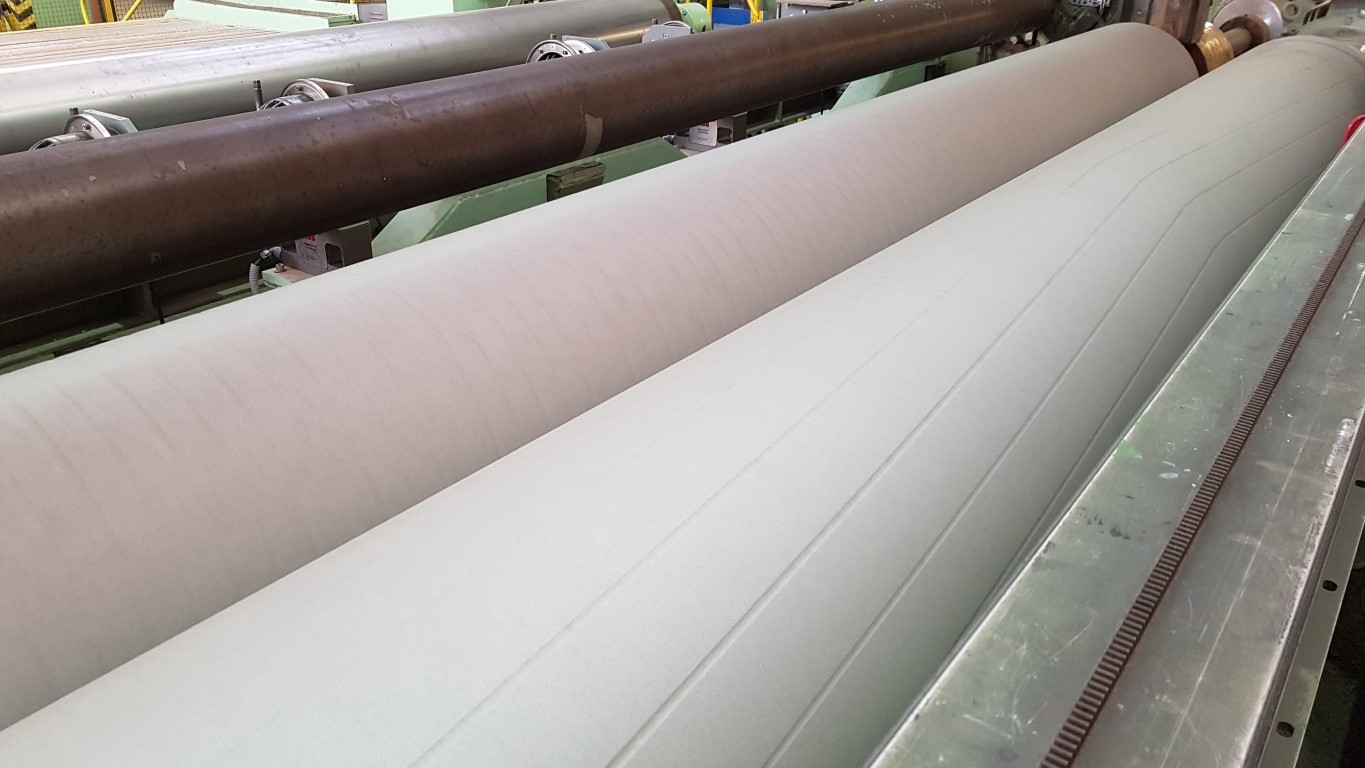 Rewinder traction roll coating